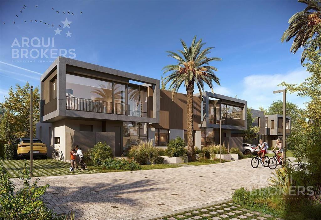 Casa de cuatro dormitorios en venta en Carrasco - 02A