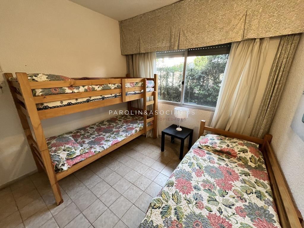 Departamento en Venta de 2 Dormitorios en Playa Mansa, Punt