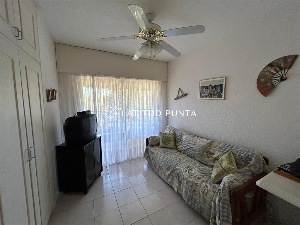 Apartamento en Mansa con parrillero propio, 4