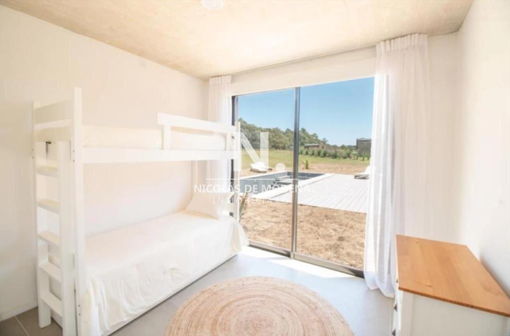 Vende casa en Pueblo mio, Manantiales de 4 dormitorios.
