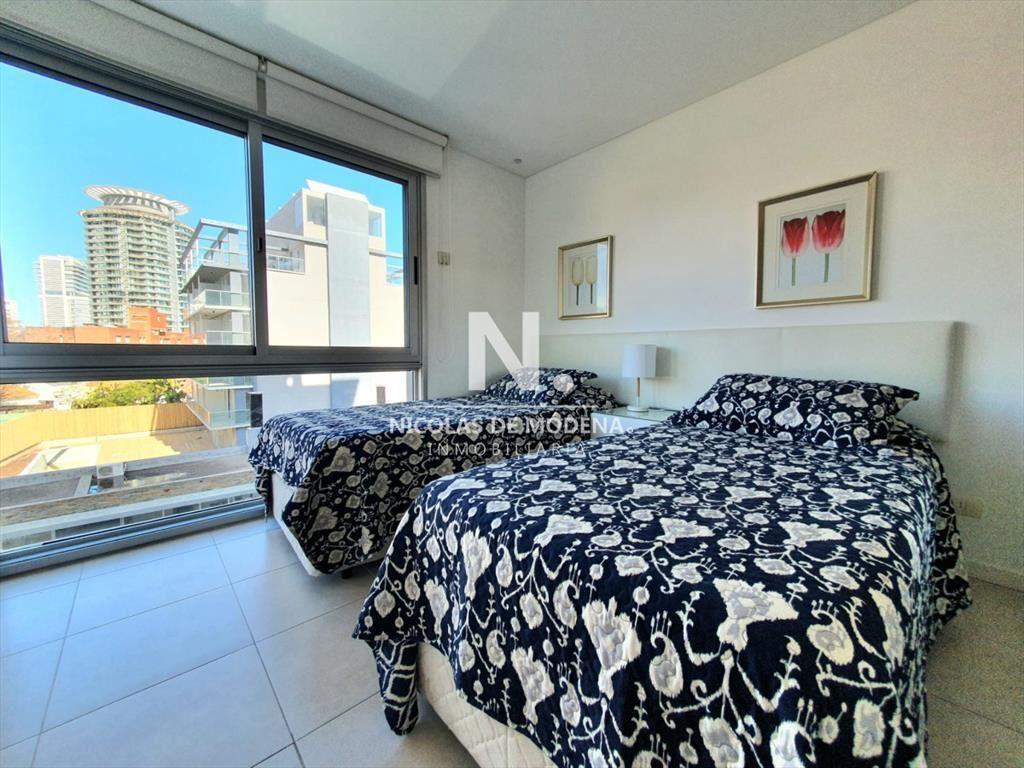 Departamento en venta de tres dormitorios dos baños Playa
