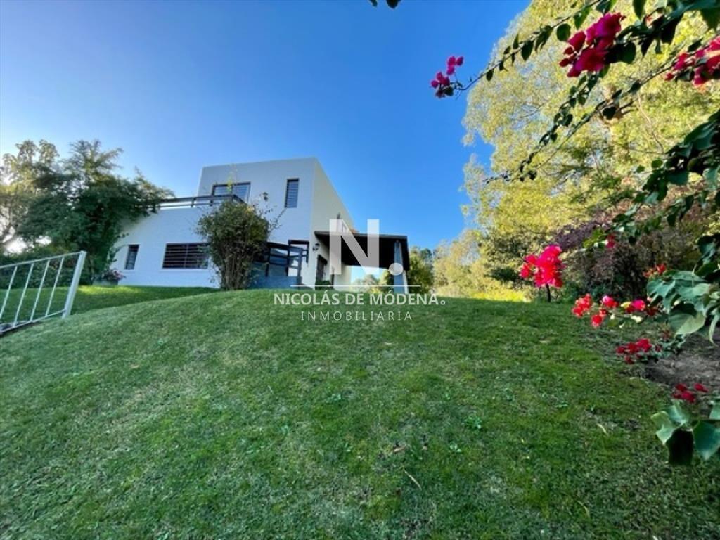 Casa en Pinares de 2 Dormitorios en gran terreno.