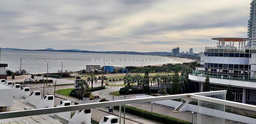 Apartamento en venta de 3 dormitorios en Punta