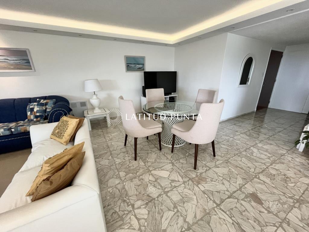 Mansa, apartamento de 3 dormitorios más primera