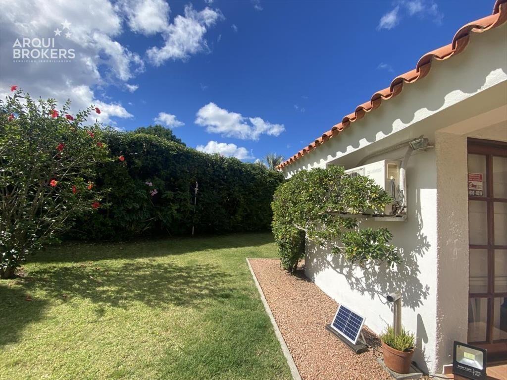 Casa de tres dormitorios en venta en Rincón del Indio