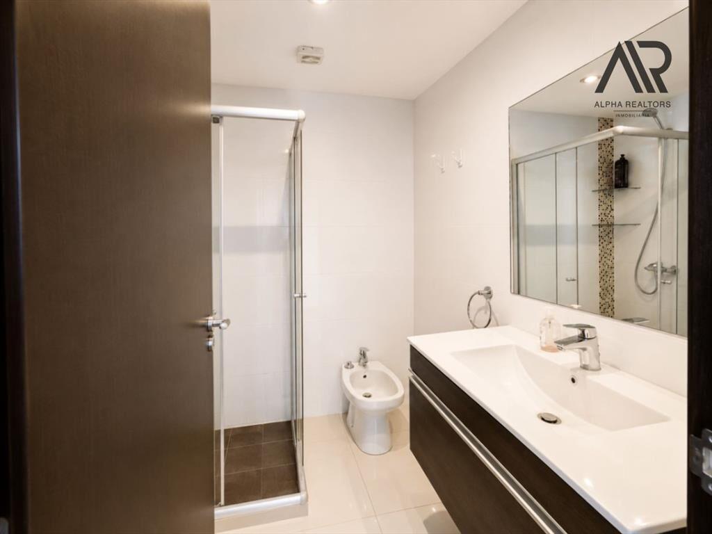 Apartamento en venta c/ cochera en Cantegril