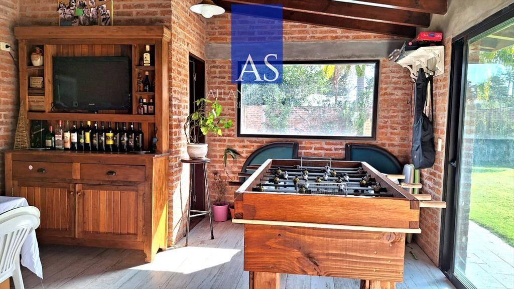 Casa moderna de 3 dormitorios piscina climatizada