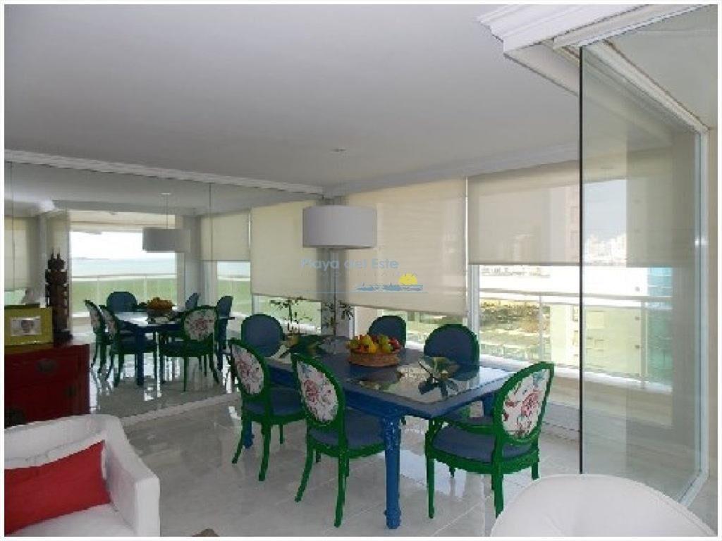 Apartamento en Venta de 3 Dormitorios en Edificio