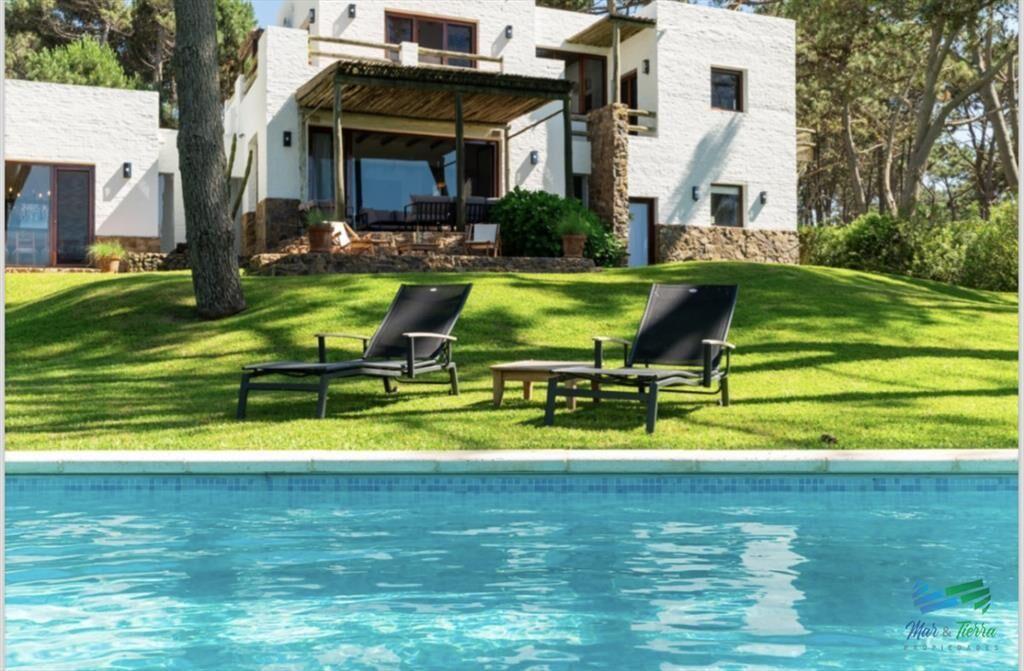 Excelente casa de 5 dormitorios mas dependencia y
