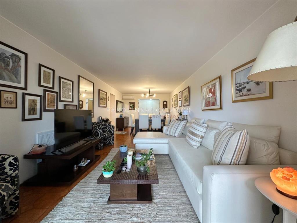 Departamento en Venta de 3 Dormitorios + en Playa