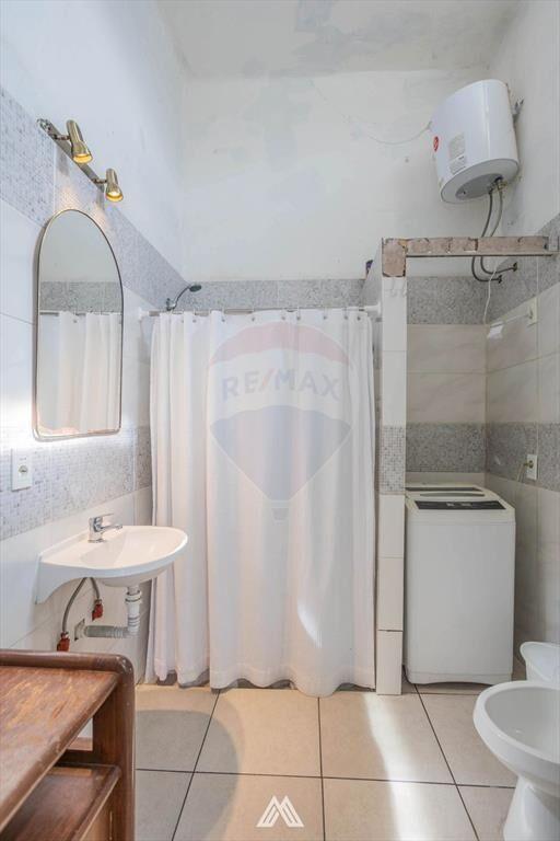 VENTA PARQUE BATLLE - CASA CON 3 APTOS RENTADOS
