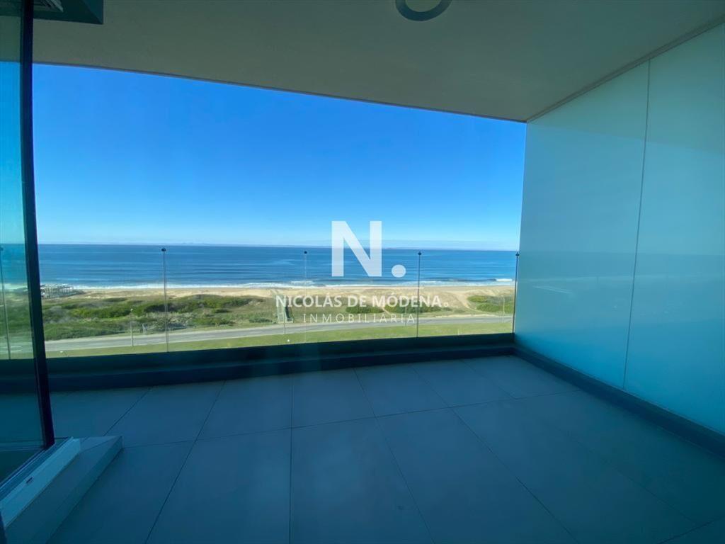 Vende departamento en Brava Punta del Este de 3