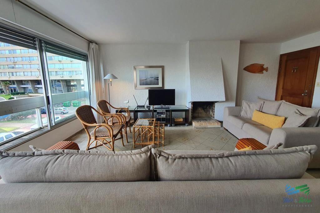 En venta apartamento 3 dormitorios con parrillero propio y