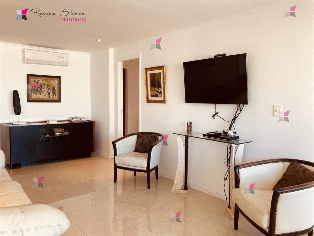 Alquilo apartamento con vista al mar de 2 dormitorios y med