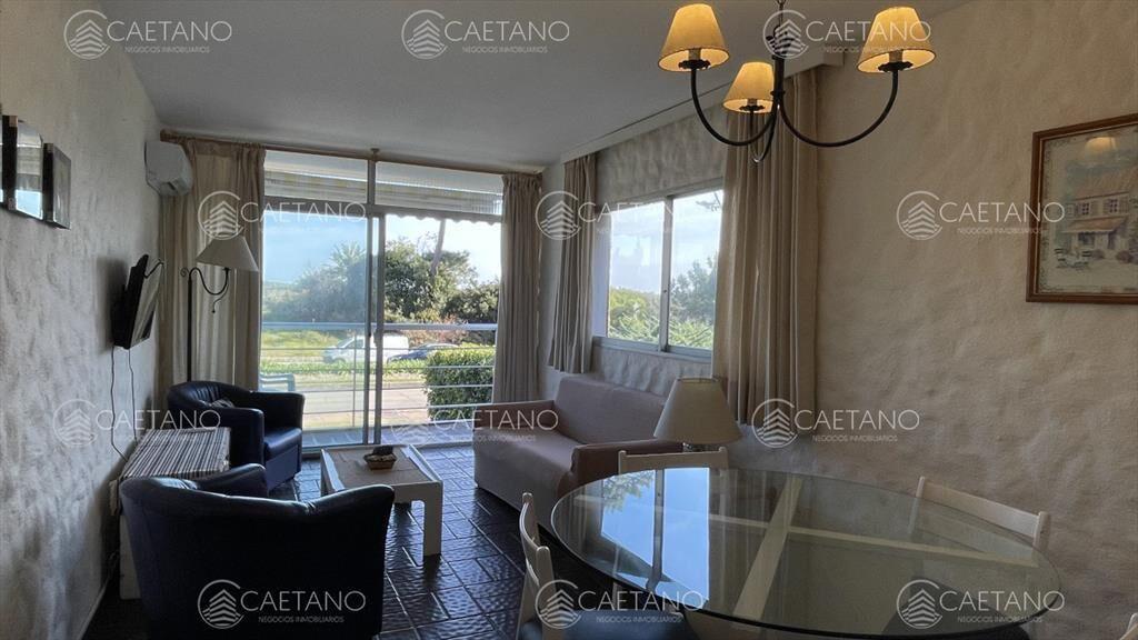 Venta de apartamento de dos dormitorios en Playa
