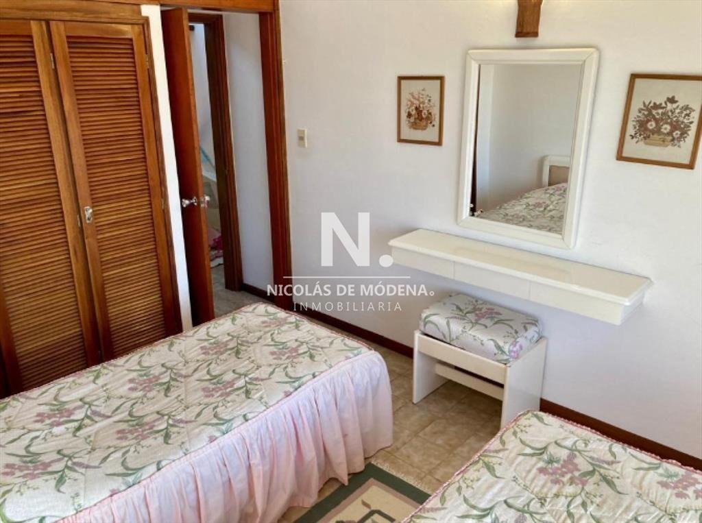 Alquila casa de 3 dormitorios en Brava Punta del Este.