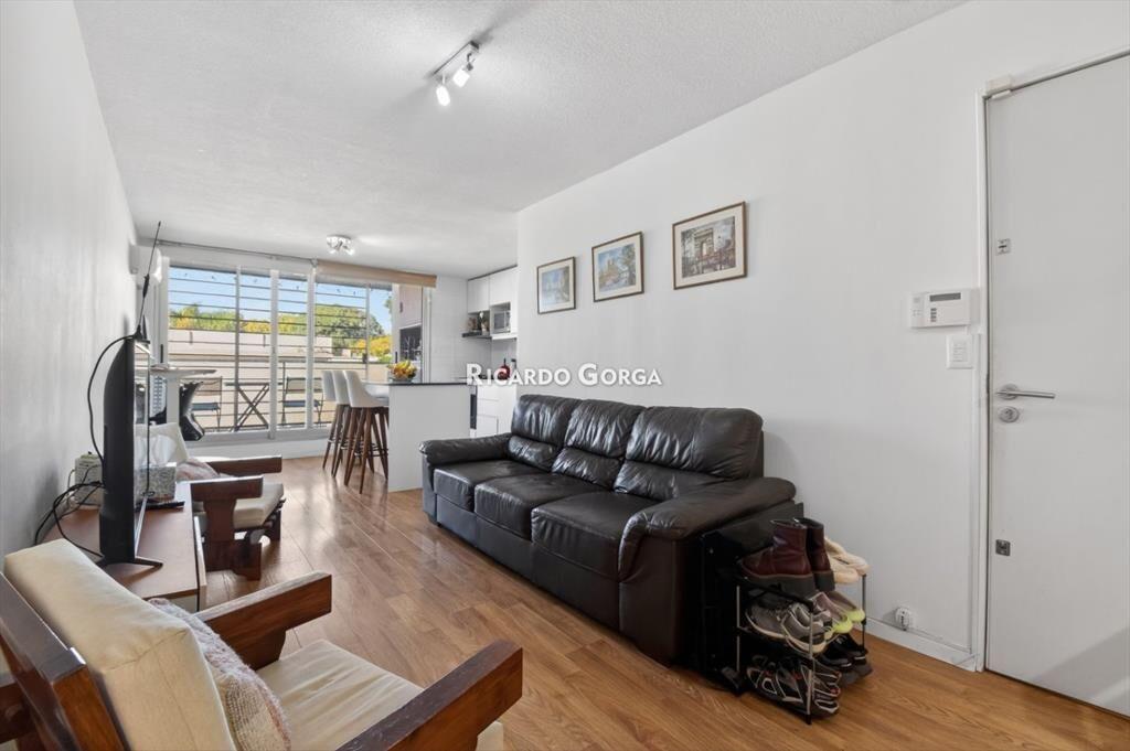 Hermoso Apartamento de 3 dormitorios, 2 baños y 2 cocher...
