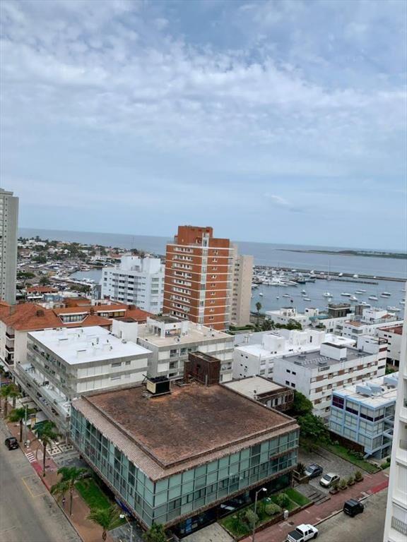 Peninsula a pasos del centro torre libertador
