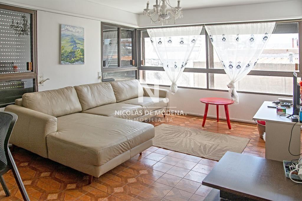 Amplio apartamento en Península, a pasos del mar de 3 dorm
