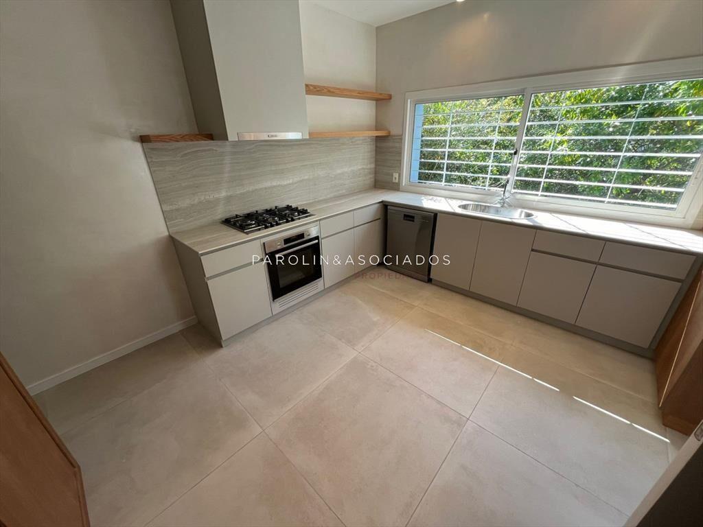 Chalet en PenÃnsula en venta, de 4 dormitorios.