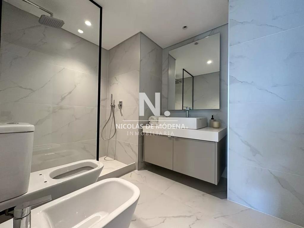 Venta Apartamento de 3 Dormitorio en El Corazon de Punta Ca