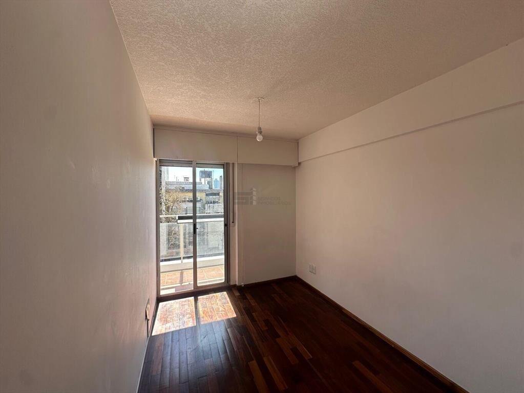 Se alquila Apartamento de 3 dormitorios con balcón en Punta