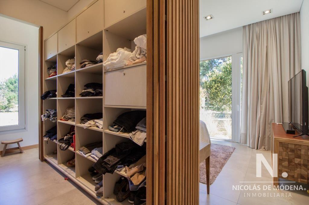 Moderna Casa de Cuatro dormitorios en Venta en JosÃ© Ignaci