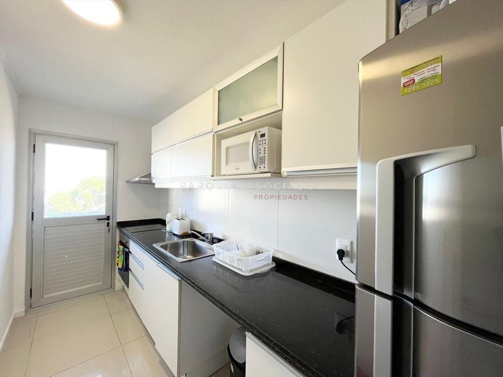Apartamento de 3 dormitorios en venta en edificio