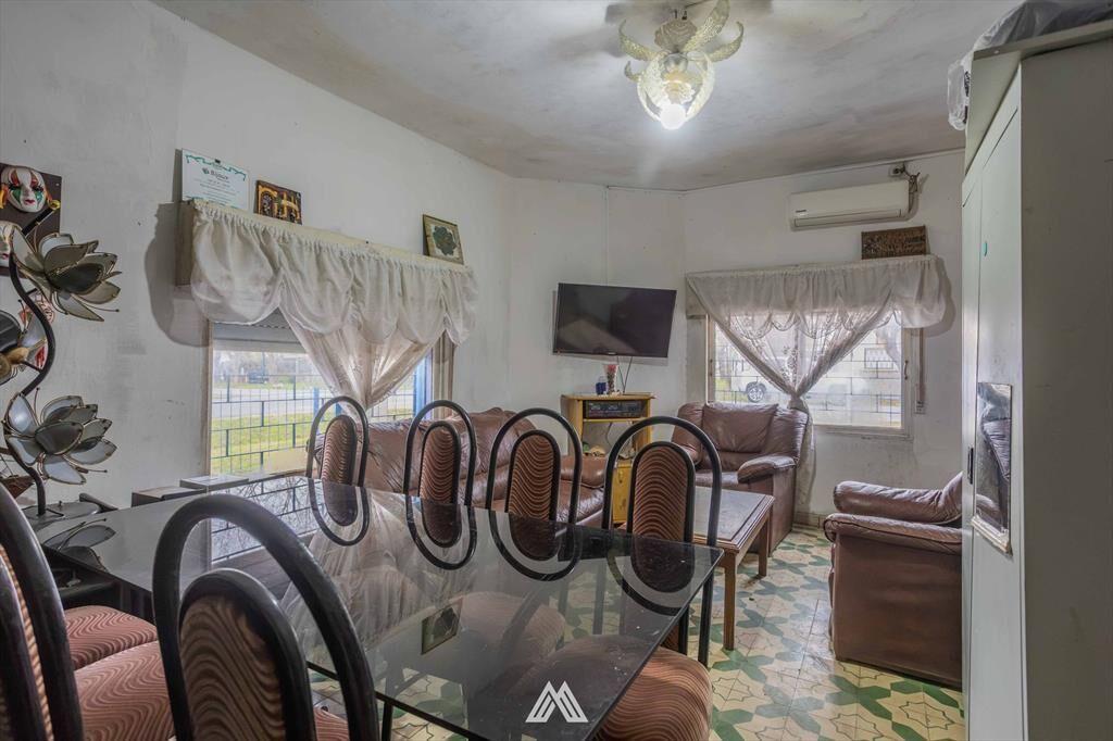 VENTA CASA 2 DORMITORIOS MAS GALPON LAS PIEDRAS