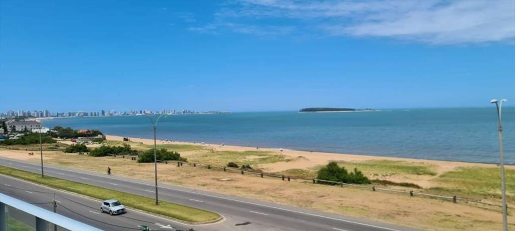 Apartamento en venta de 2 dormitorios c/ cochera en Play...