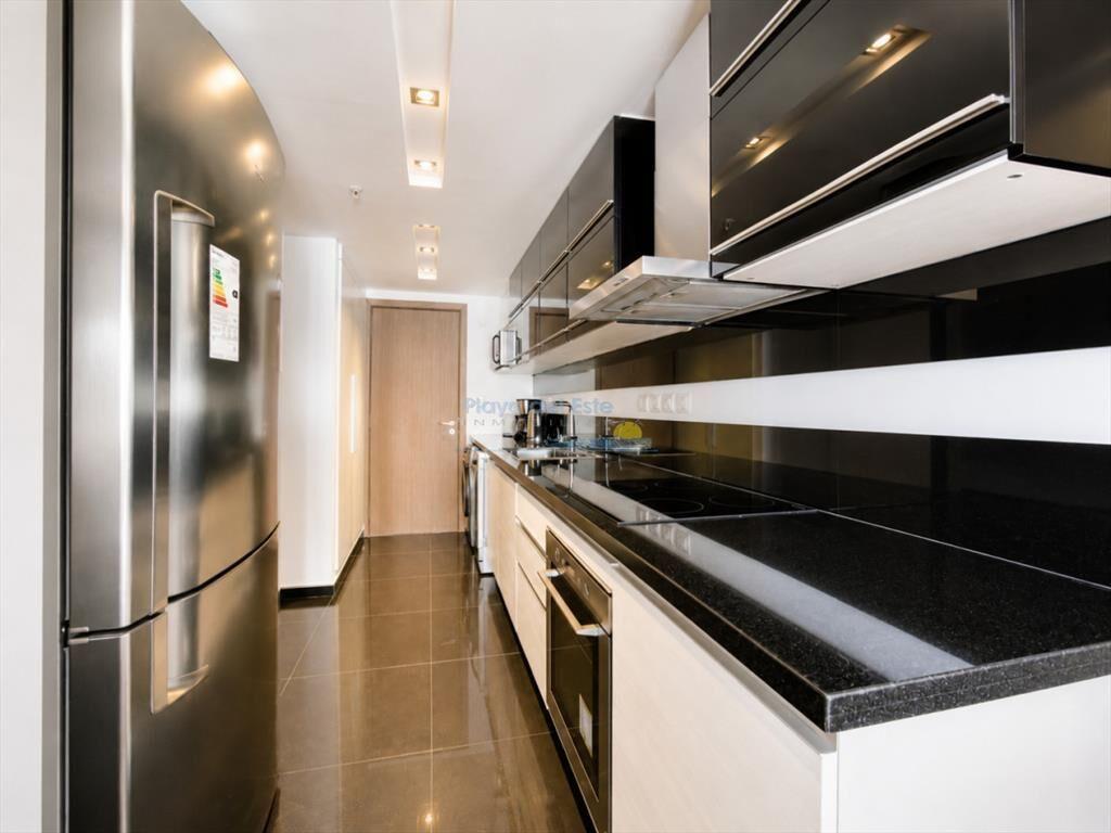 Apartamento de 3 Dormitorios y Dependencia, con y