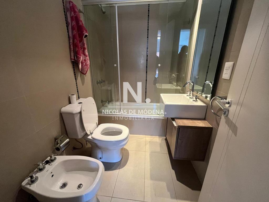 Apartamento en Venta de 2 dormitorios a cuadras del Puerto