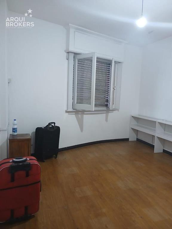 Apartamento de tres dormitorios en venta con renta en Tres