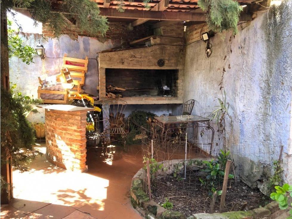 AL485/3 Venta Casa 3 Dorm, Perez Castellanos cochera/parrill