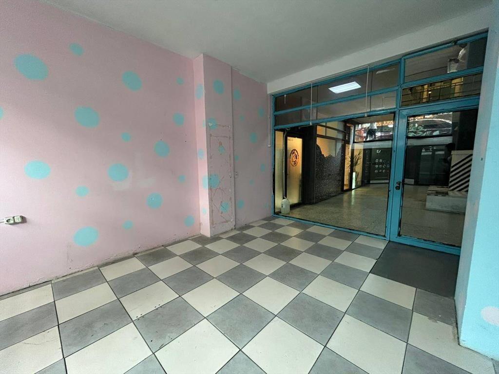 Alquiler de Local comercial en Av. 18 de Julio y Yaguarón en