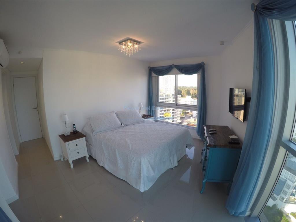 Apartamento en alquiler de 3 dormitorios en Punta