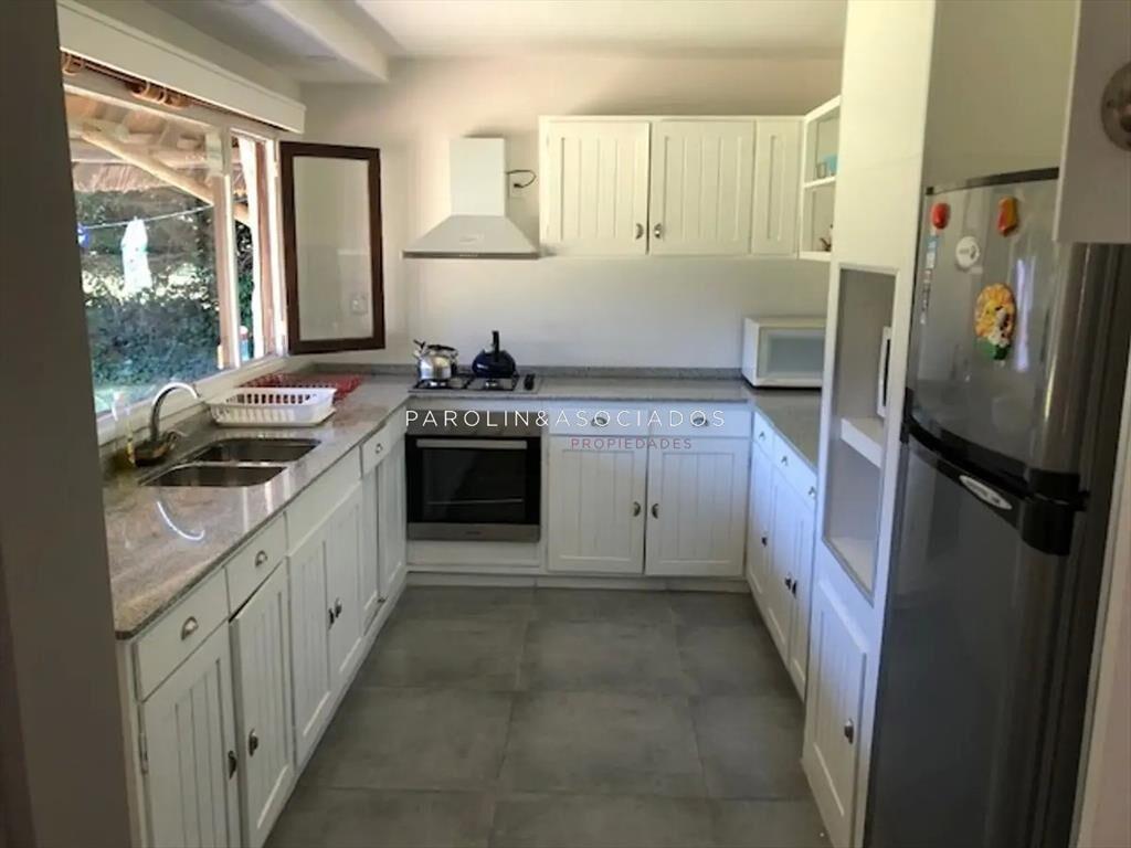 Casa en venta de 4 dormitorios en Beverly Hills,