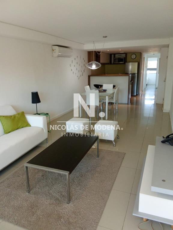 Apto 2 dorm, central, 2 baños y balcón piso