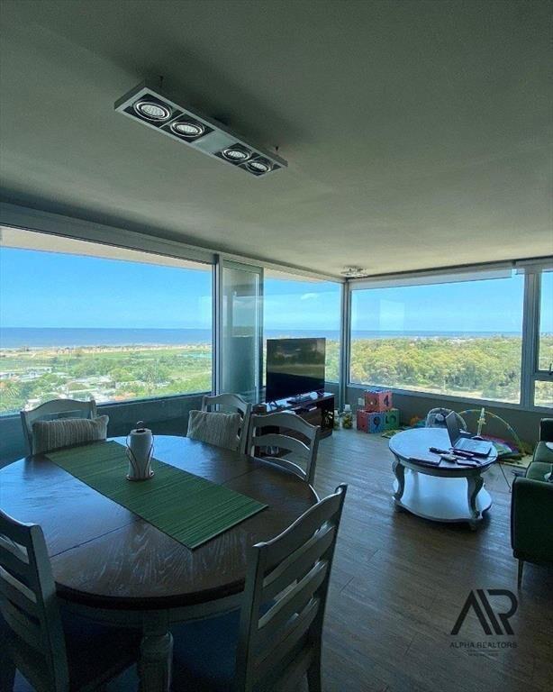 Apartamento en venta de 2 dormitorios 2 baños y garaje e...