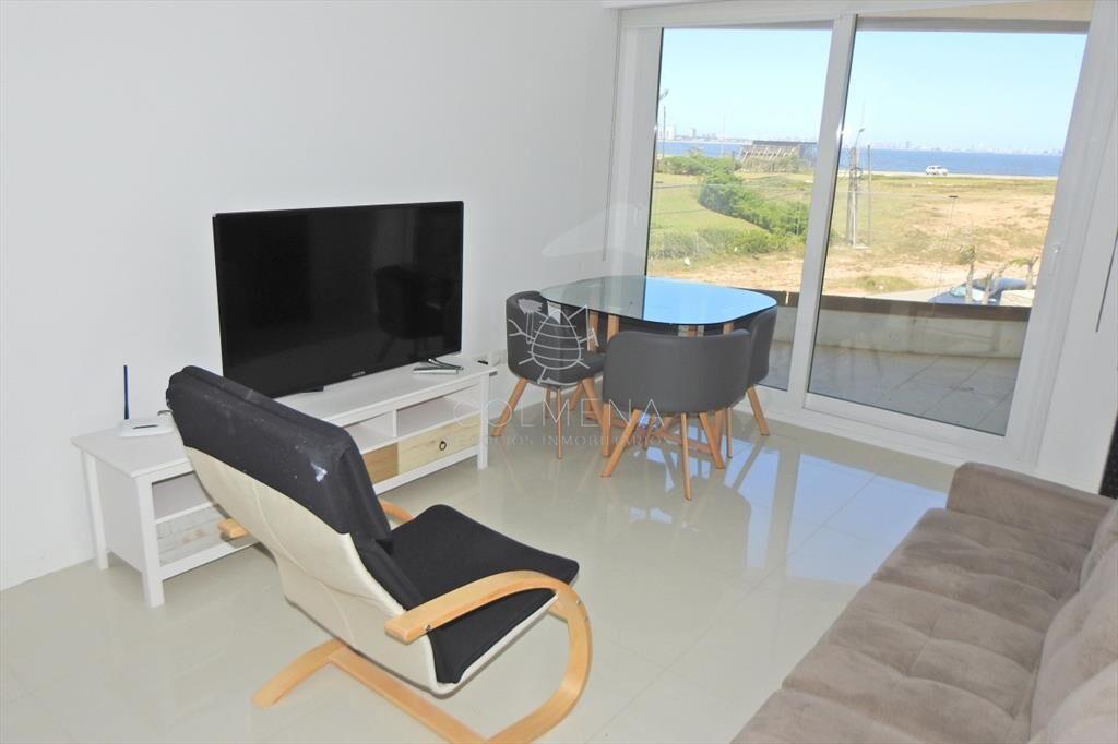 Precioso apartamento en Pinares Punta del Este.-