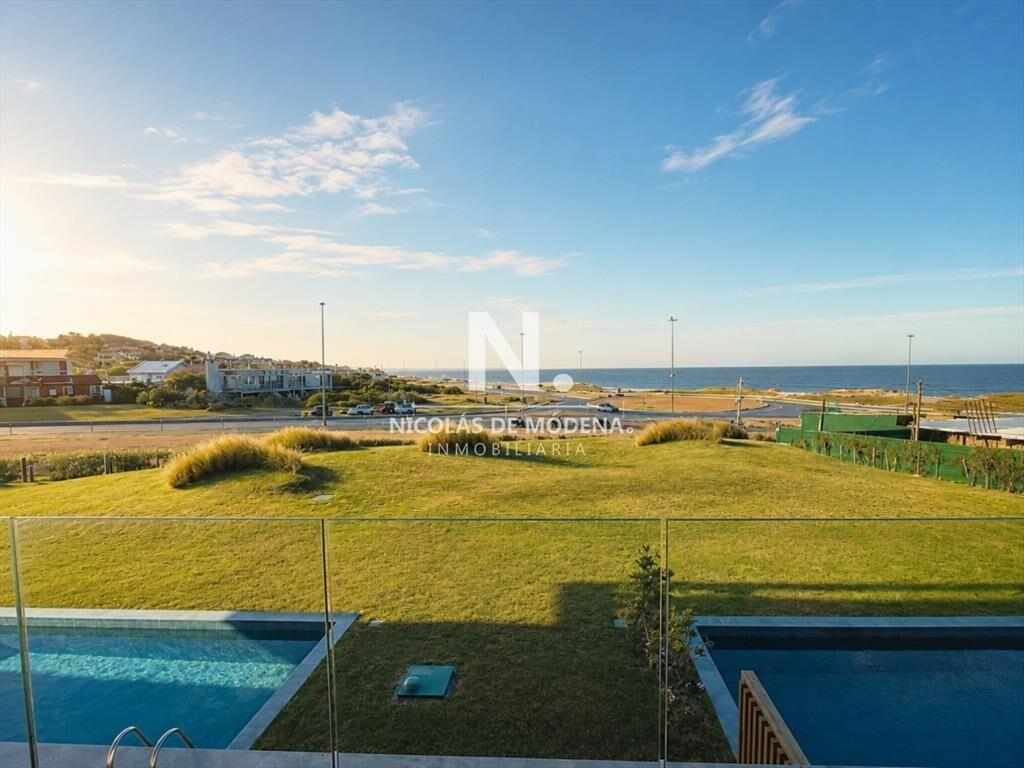 En venta apartamento de 3 dormitorios Frente al -