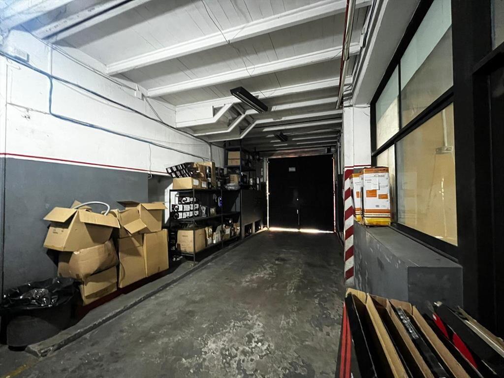 Gran deposito, 1000 m2 de planta + 600 m2 de entrepiso, 3 p
