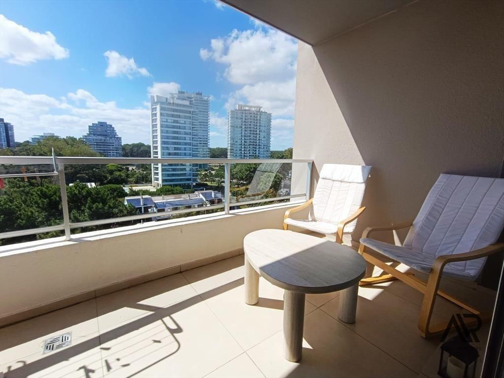 Apartamento en venta c/ cochera en Playa Brava