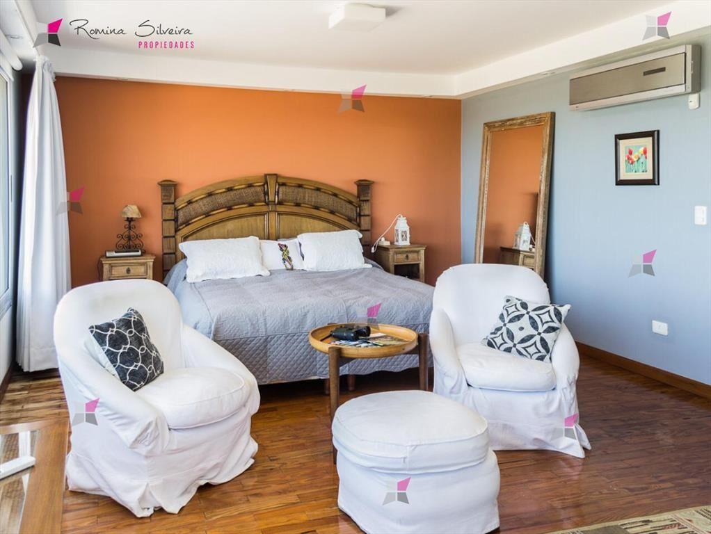 VENTA DE CASA DE 5 DORMITORIOS FRENTE AL MAR EN
