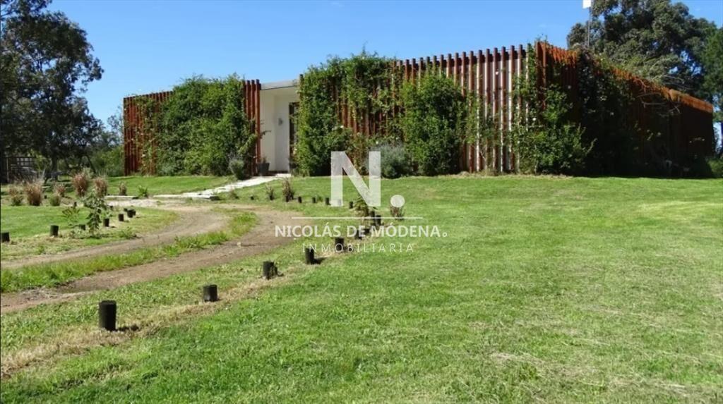 Vende chacra de 4 dormitorios en Barrio privado