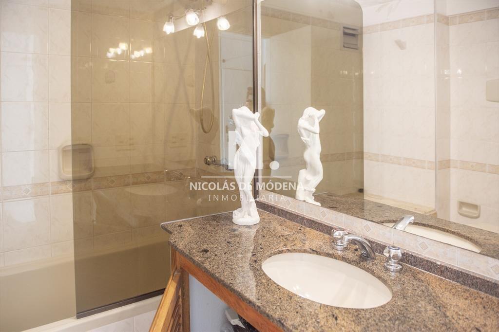 Vende apartamento de 2 dormitorios en Brava Punta del Este