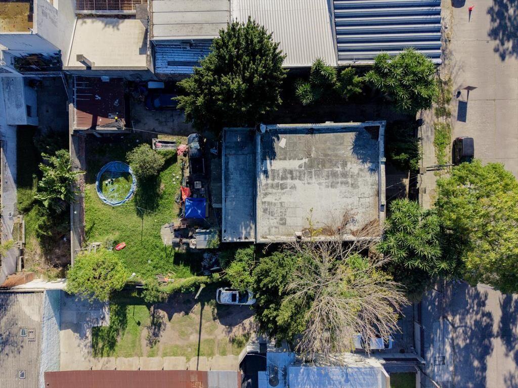 Venta Casa con amplio terreno de 743 m2 frente 21 mts.