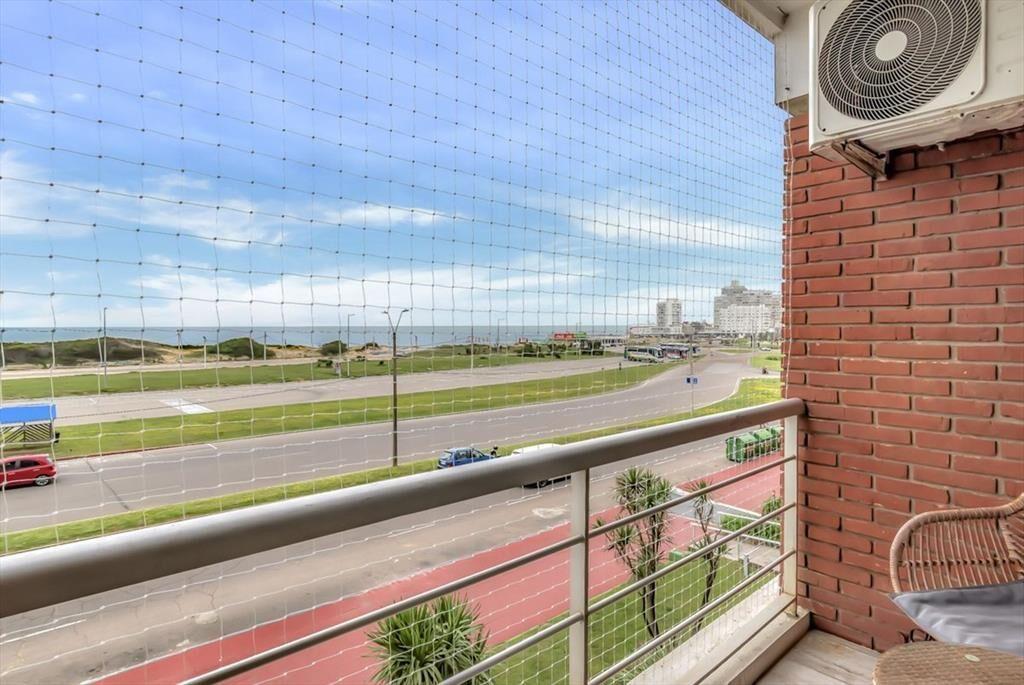 Venta Apartamento de 2 Dormitorios Frente al Mar!