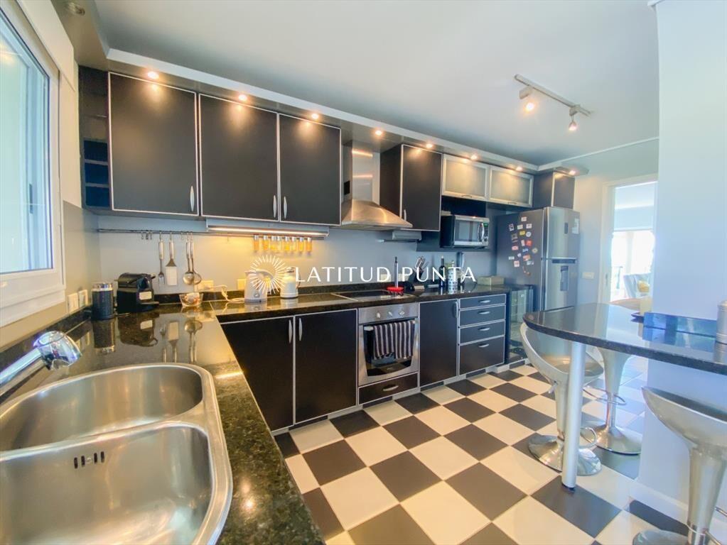 Apartamento en Mansa, 4 dormitorios, estufa a y
