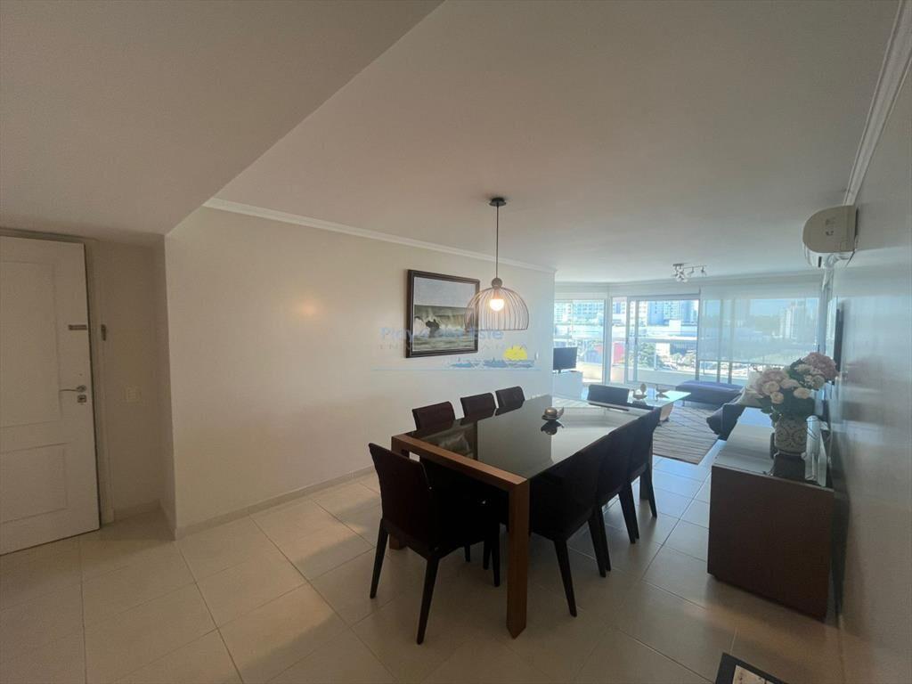 Apartamento en Venta de 3 dormitorios en Punta ,